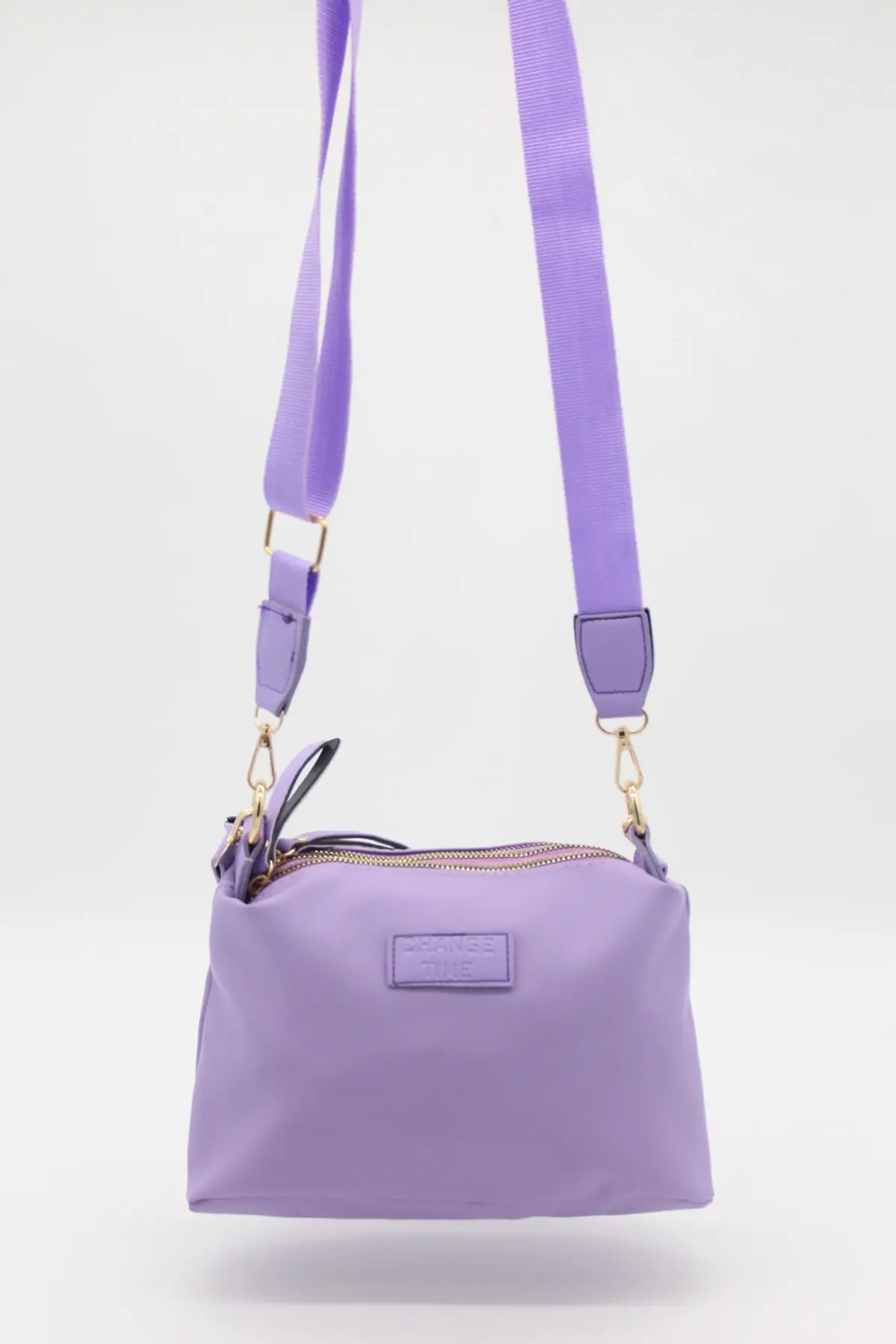 

Сиреневая атласная ткань с четырьмя отделениями