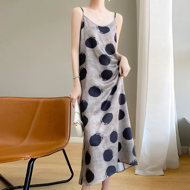 

Polka-dot dress with shoulder-straps 2023 new tea break French niche seaside holiday dress female summer