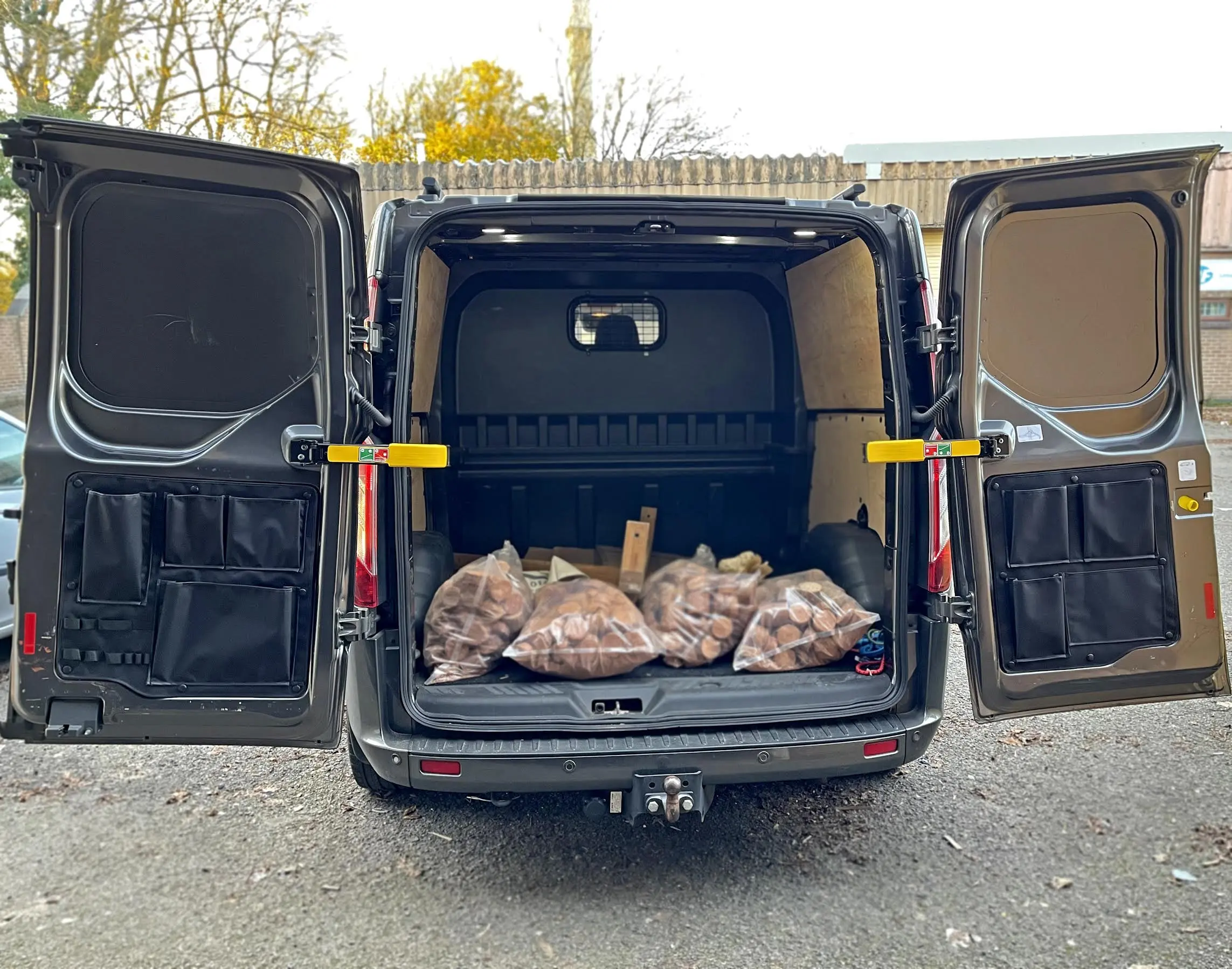 Фото Комплект инструментов для дверей-фургонов Ford Transit, 2 шт., сумка для хранения инструментов на задней двери фургона, настенная сумка для хранения на задней двери №1
