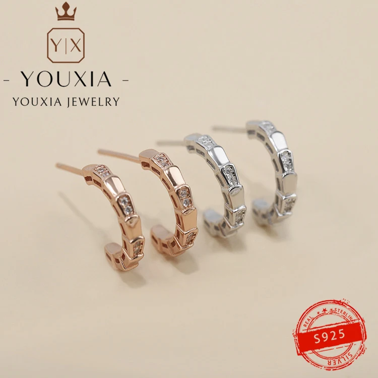 

Серьги из серебра 925 пробы в виде змеи, с логотипом