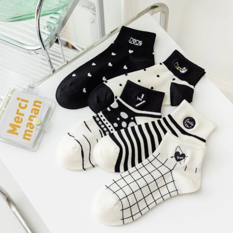 

White Black Socks Women Kawaii Smiley Heart Embroidery Striped Dot Print Funny Cartoon Slouch Socks Low Tube Cotton 5 Pair Pack