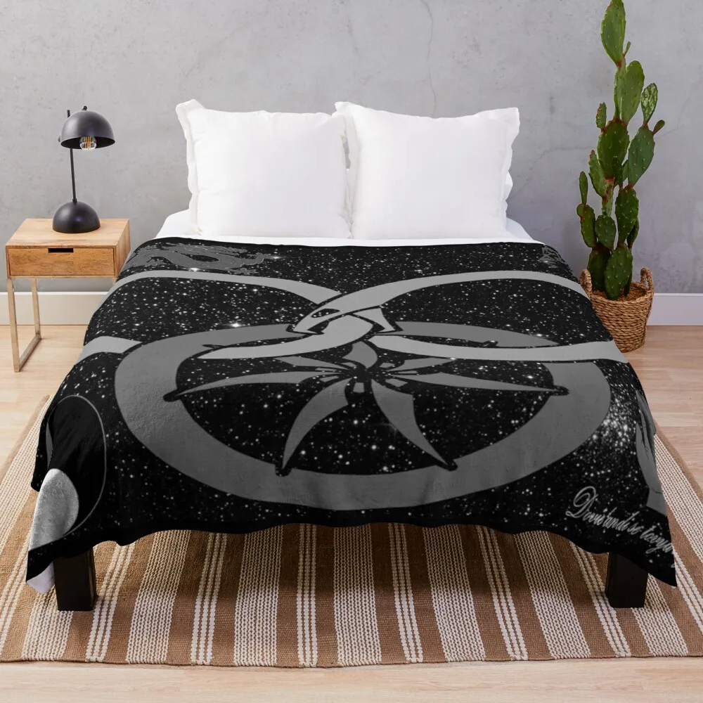 

Wheel of Time - Tel'aran'rhiod and symbols - black and white Throw Blanket Extra Large Blanket