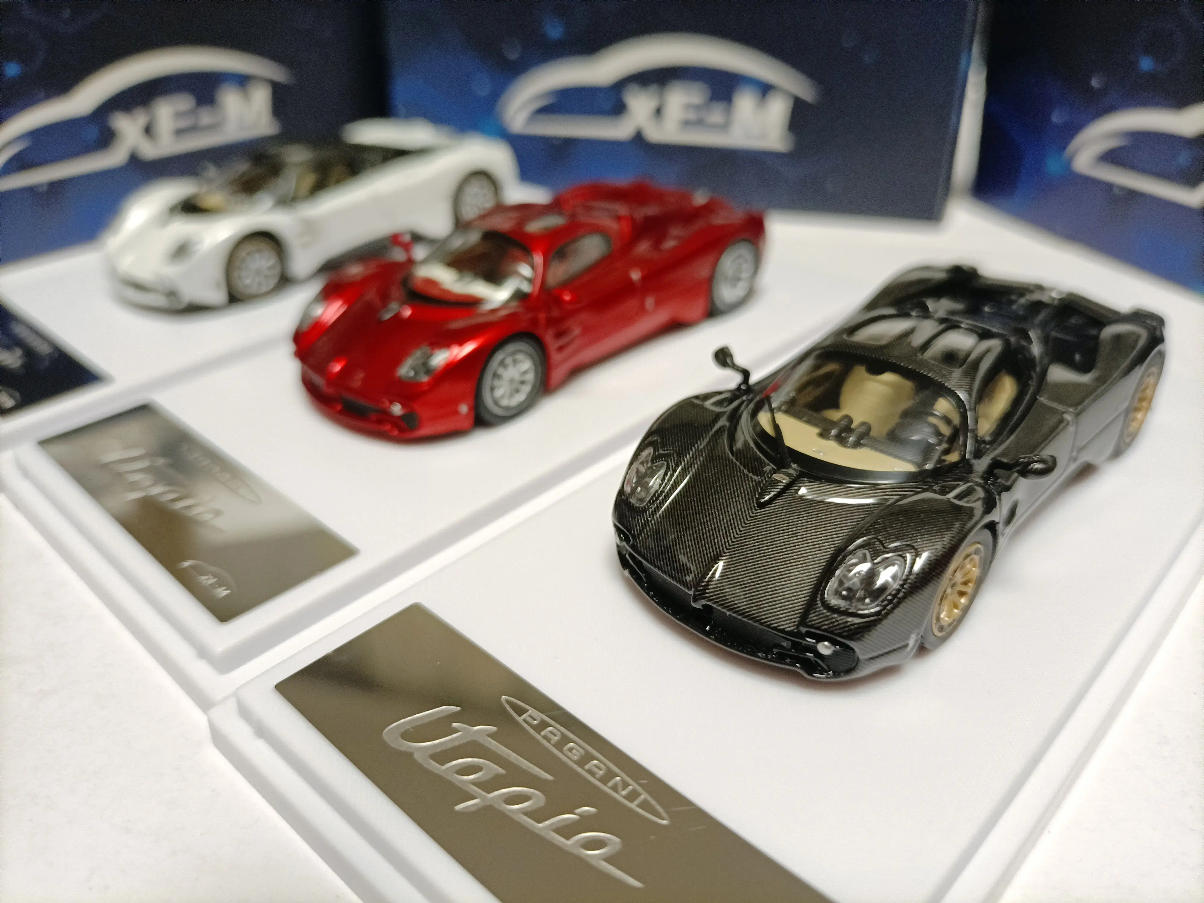 Фото Модель суперкара из сплава XF 1 64 Pagani Utopia Pagani Utopia из углеродного волокна, трехцветный №1