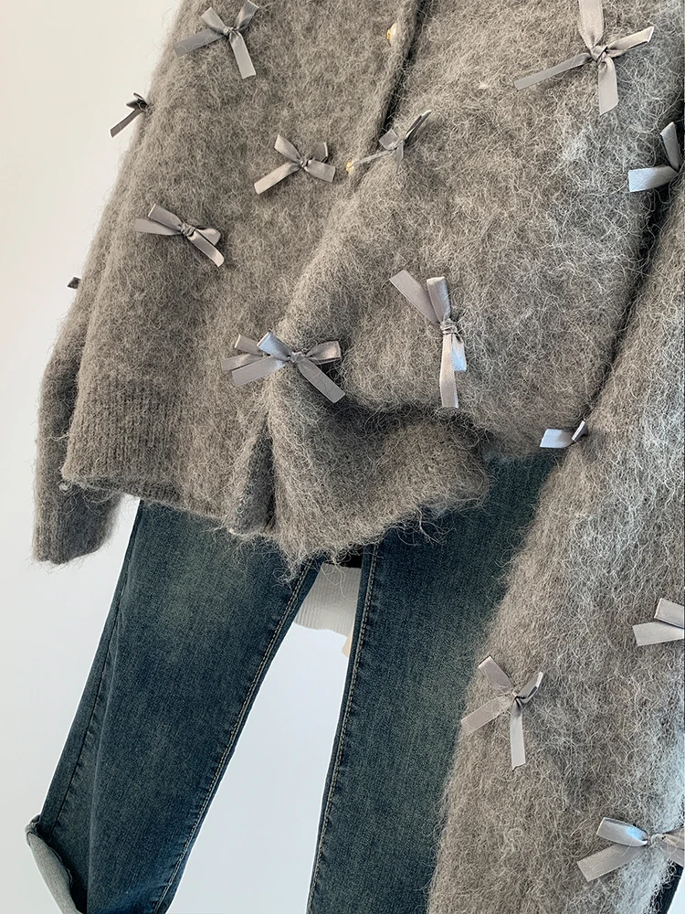 Женский трикотажный свитер с бантом