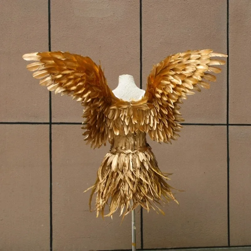 Великолепный костюм феи с золотыми перьями и крыльями для роскошного шоу на