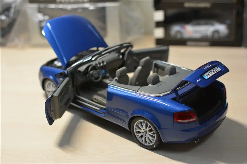 Фото Масштабная модель автомобиля Audi A4 Convertible 3.2 Norev 1:18 из литого металла №5