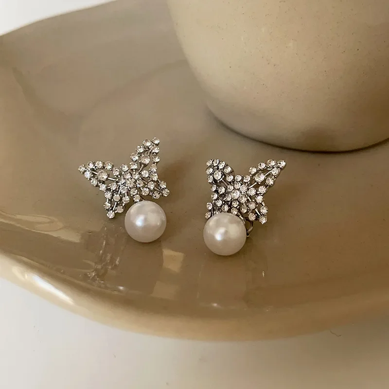 Vintage Hong Kong Style Full Diamond Butterfly Pearl Earrings Women's Light Luxury Soft Elegant Precious Unique Versatile Earrin