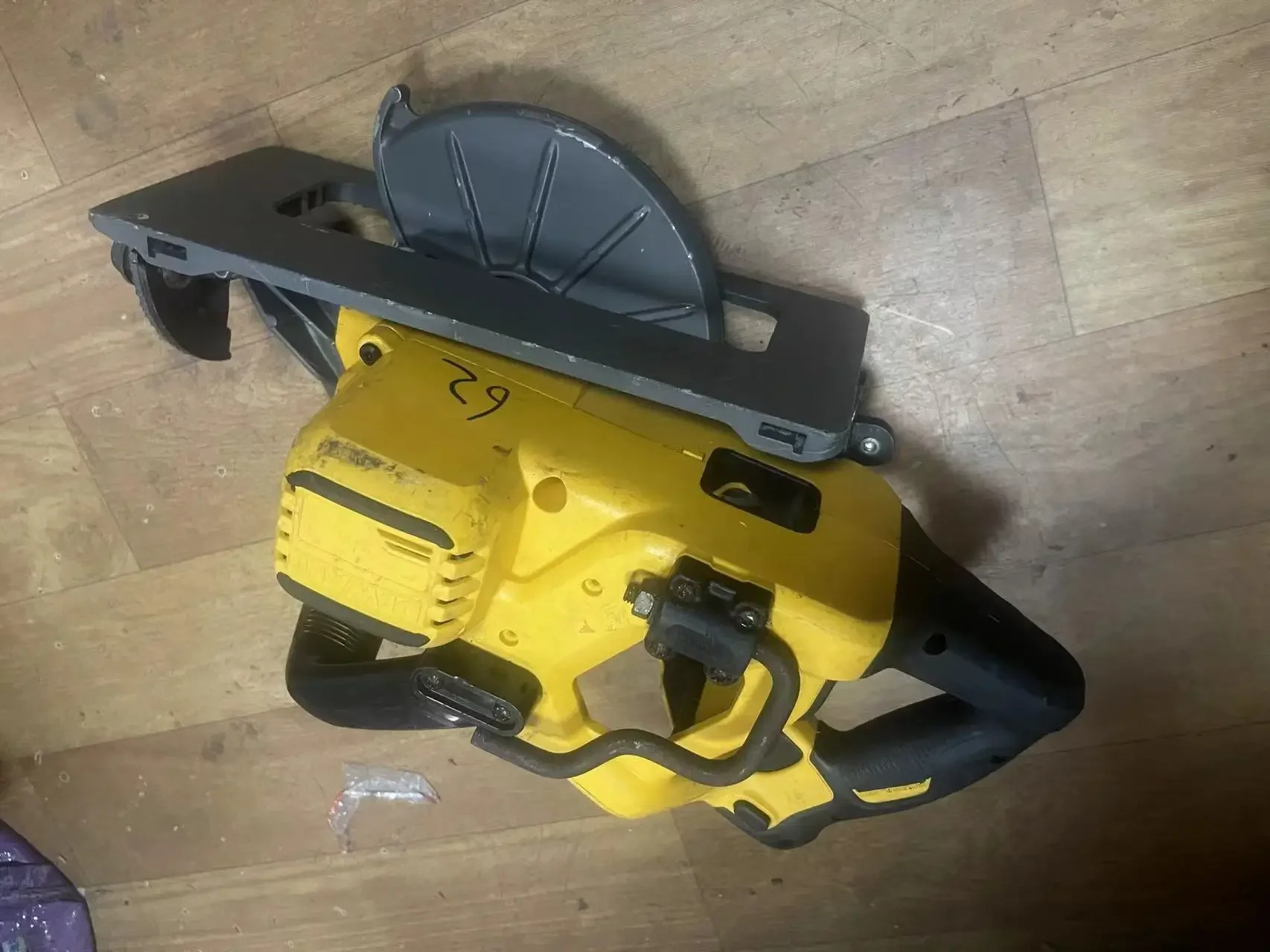 Б/у дисковая пила DEWALT DCS577B FLEXVOLT 60 в макс. 7-1/4 дюйма