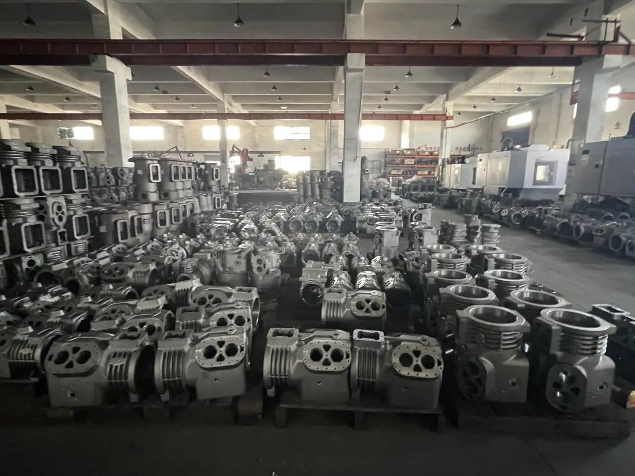 Полугерметичный возвратно-поступательный компрессор холодильника