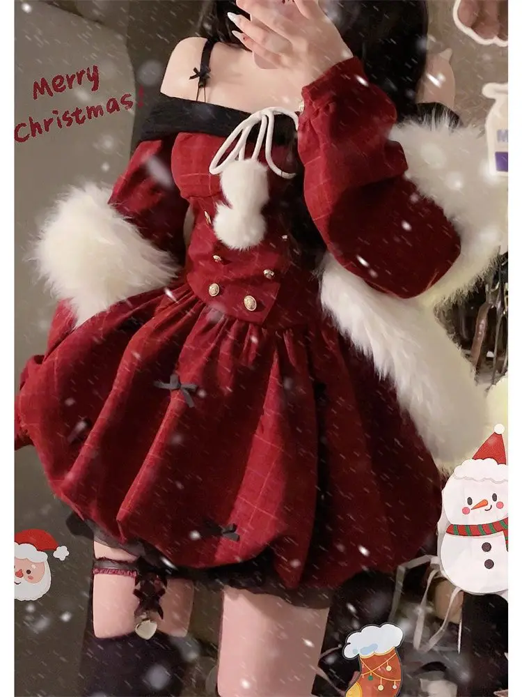 Женское платье с воротником-лодочкой и длинным рукавом