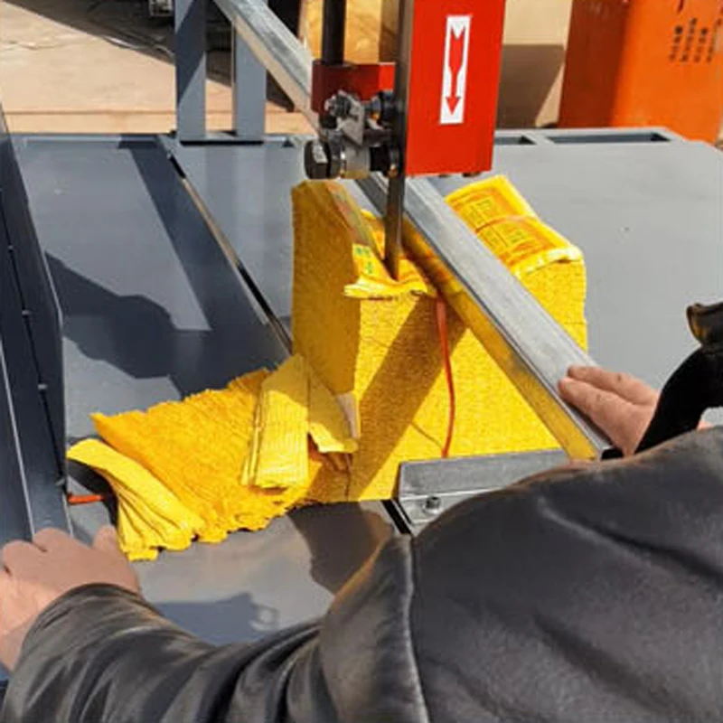 Вертикальная ленточная пила для деревообработки