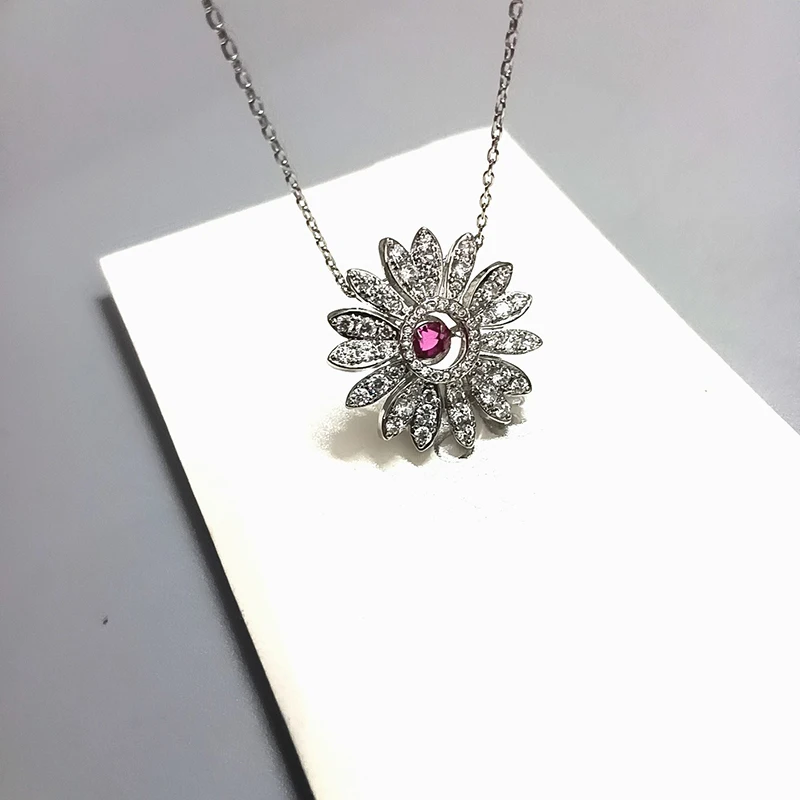 

2023 Swan New Jewelry Sunflower Series Pink Daisy Eternal Delicate Petals Shining Bloom Delicate Women's Necklace