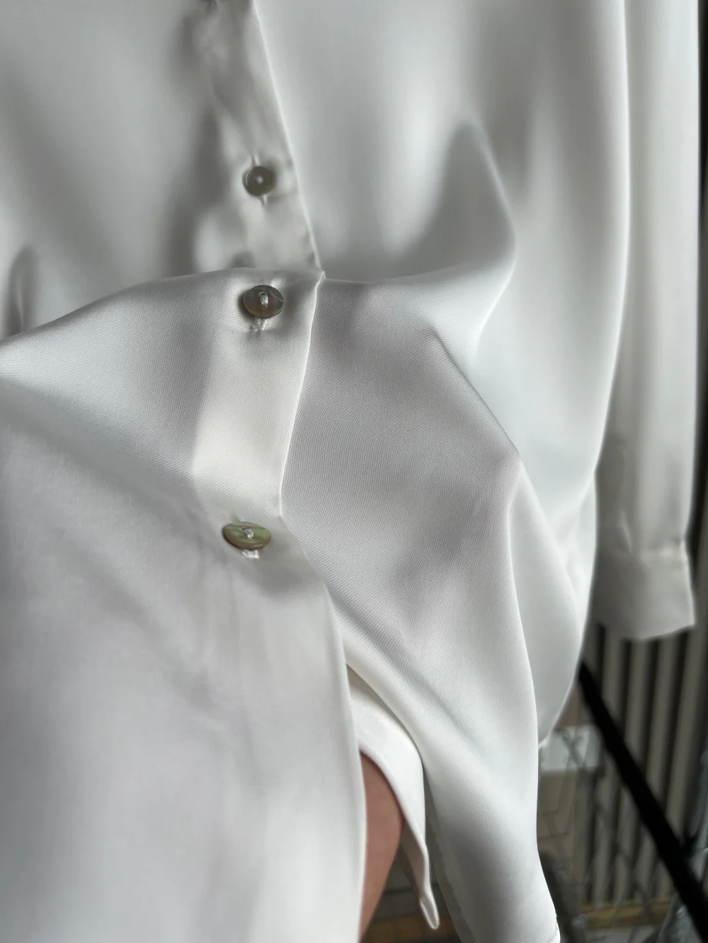 Рубашка Женская атласная с V-образным вырезом и длинным рукавом