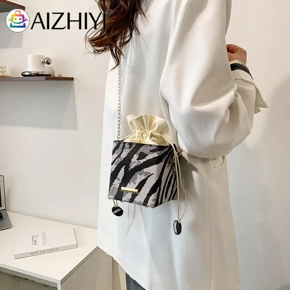 

Квадратная коробка, Женская мини-сумка через плечо, винтажная модная повседневная сумка-мессенджер из искусственной кожи с принтом зебры, ж...