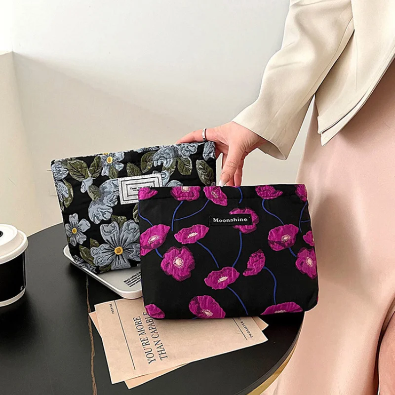 

Fashion Simple Floral Jacquard Cosmetic Bag Large Capacity Travel Makeup Bag Skincare Bag Toiletry Organizer Makeup Pouch Clutch