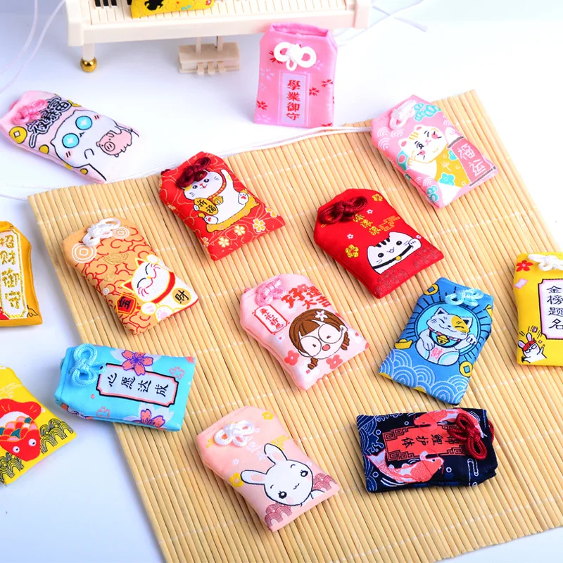 Японская красная сутекина Omamori с пожеланиями для успеха в любви безопасности и