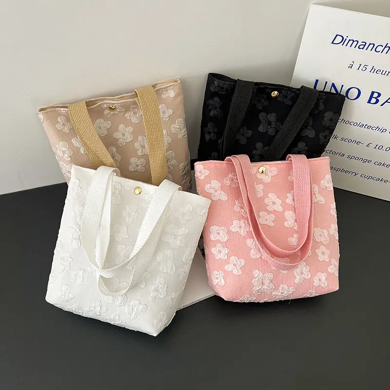 Women's exquisite shoulder bag lovely flower magnetic buckle large capacity women's handbag portable lunch box storage bag