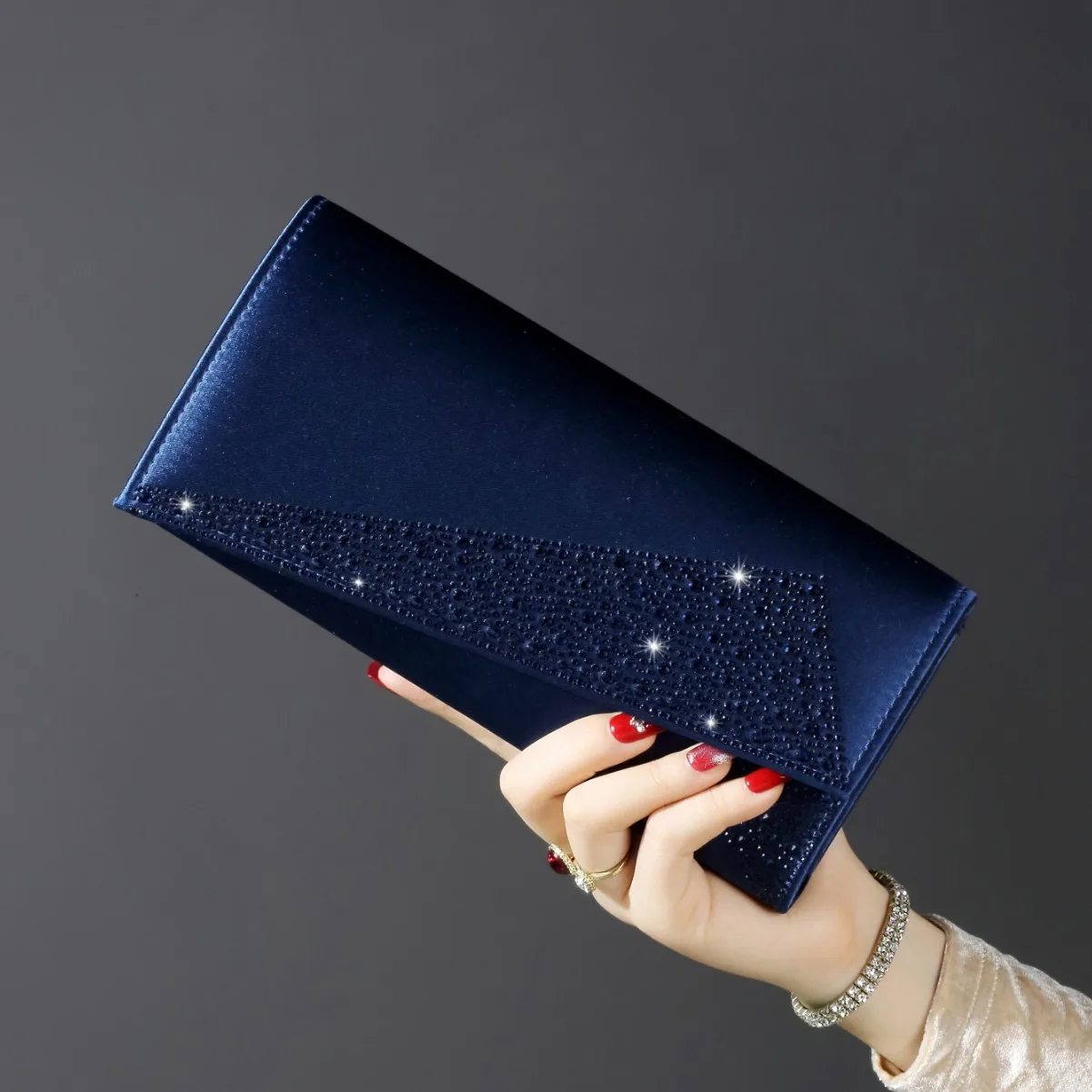 

2023 new style with diamond simple women handbag European and American dinner bag with chain bag fashion women's clutch bag