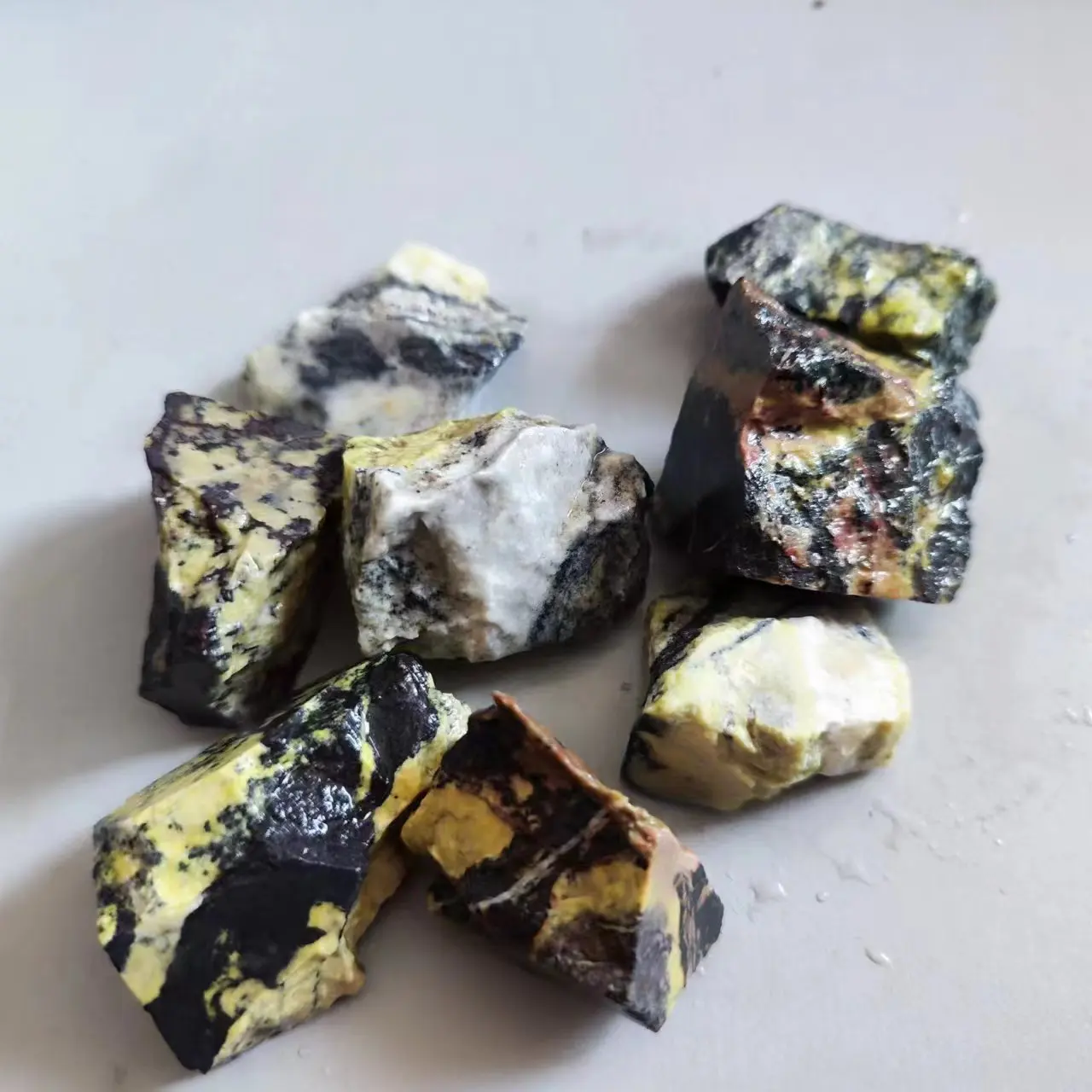 

Натуральный желтый бирюзовый камень, минеральный камень для украшения дома, Кристальный образец гравия, восстанавливающий энергетический камень для аквариума