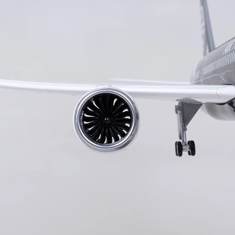 Модель самолета B787 в масштабе 1:85 47 см