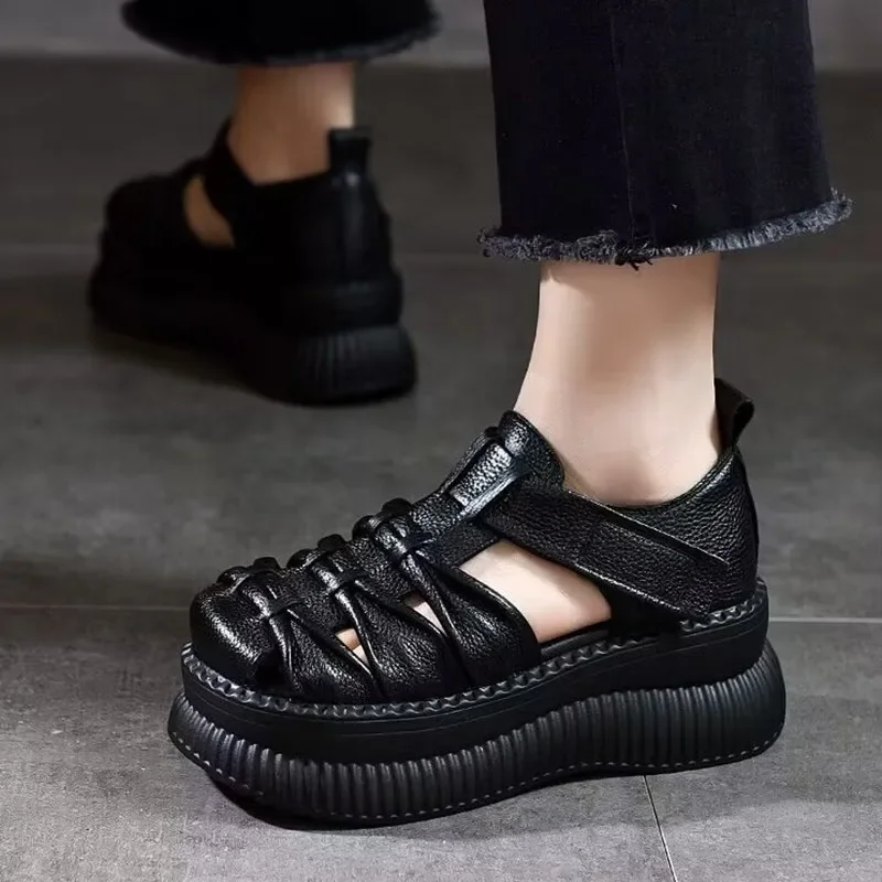 Сандалии женские на танкетке босоножки из натуральной кожи с перфорацией