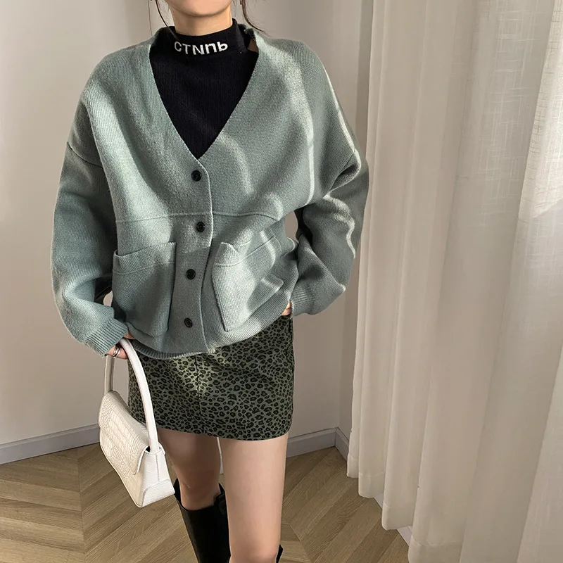 

2022 Women's V-neck Single Breasted Cardigan Sweater Long Sleeved Loose Oversize Thicken Korean Fashion Women Cotton Coat Jacket