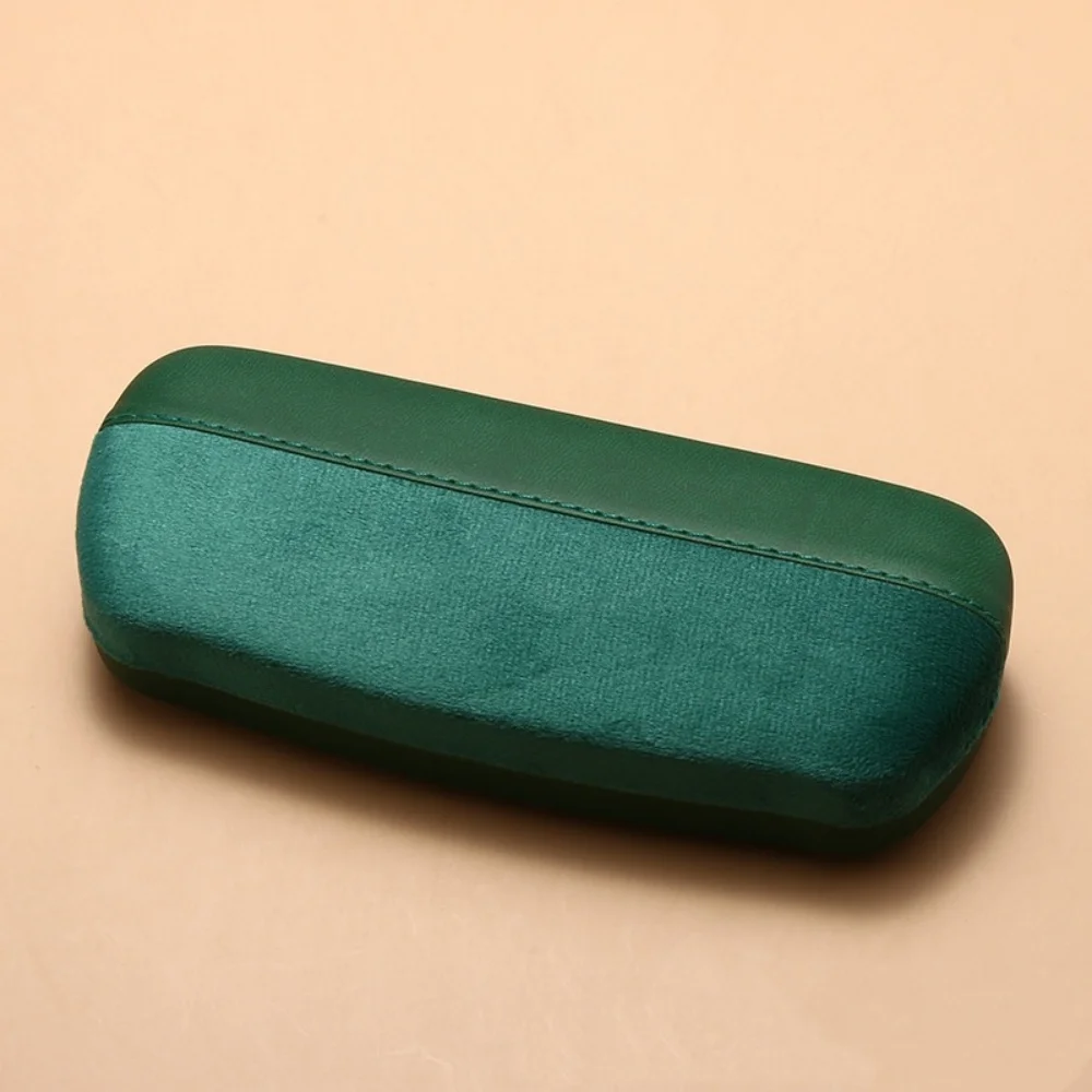 

Бархатный чехол для очков