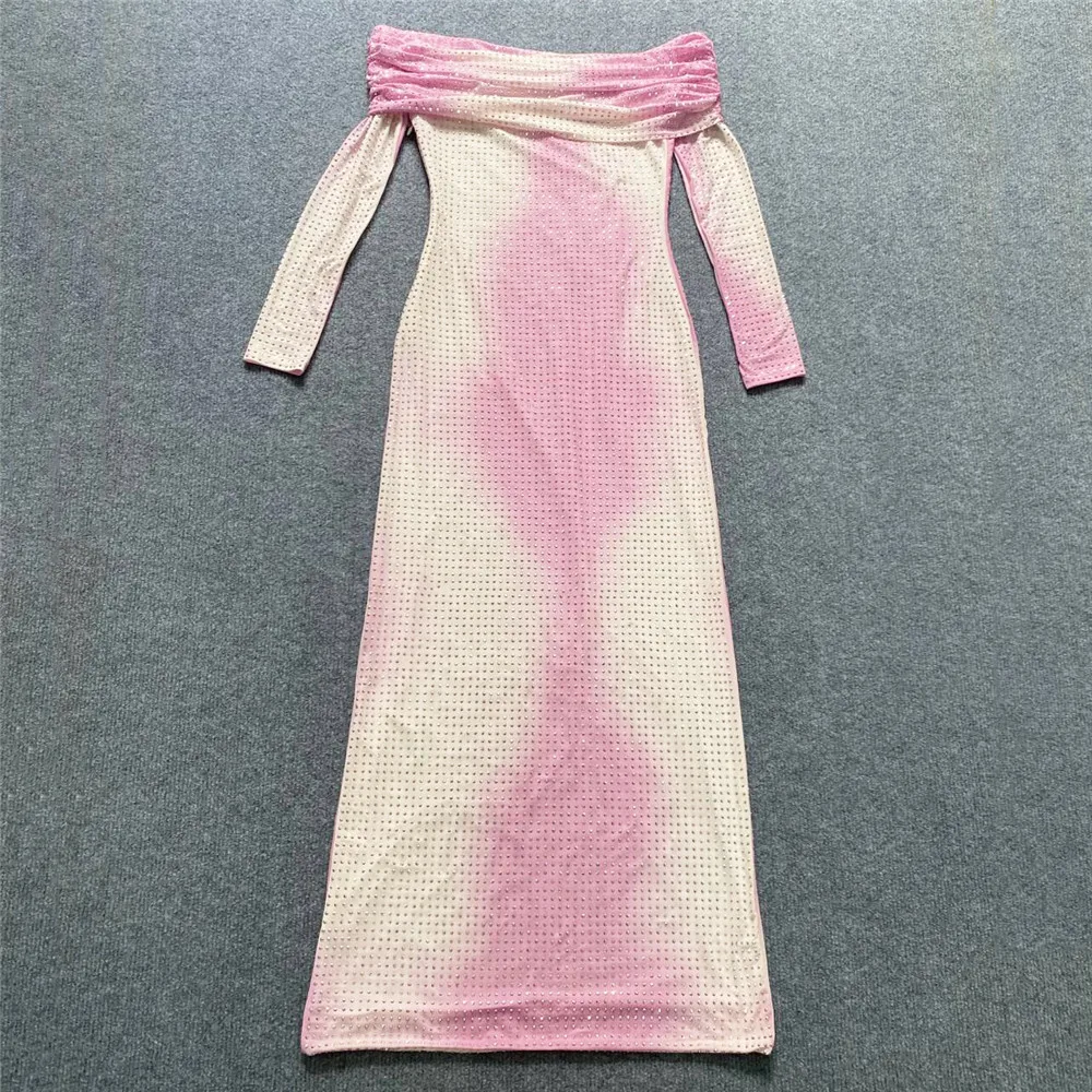 Женское длинное платье с открытыми плечами и длинными рукавами