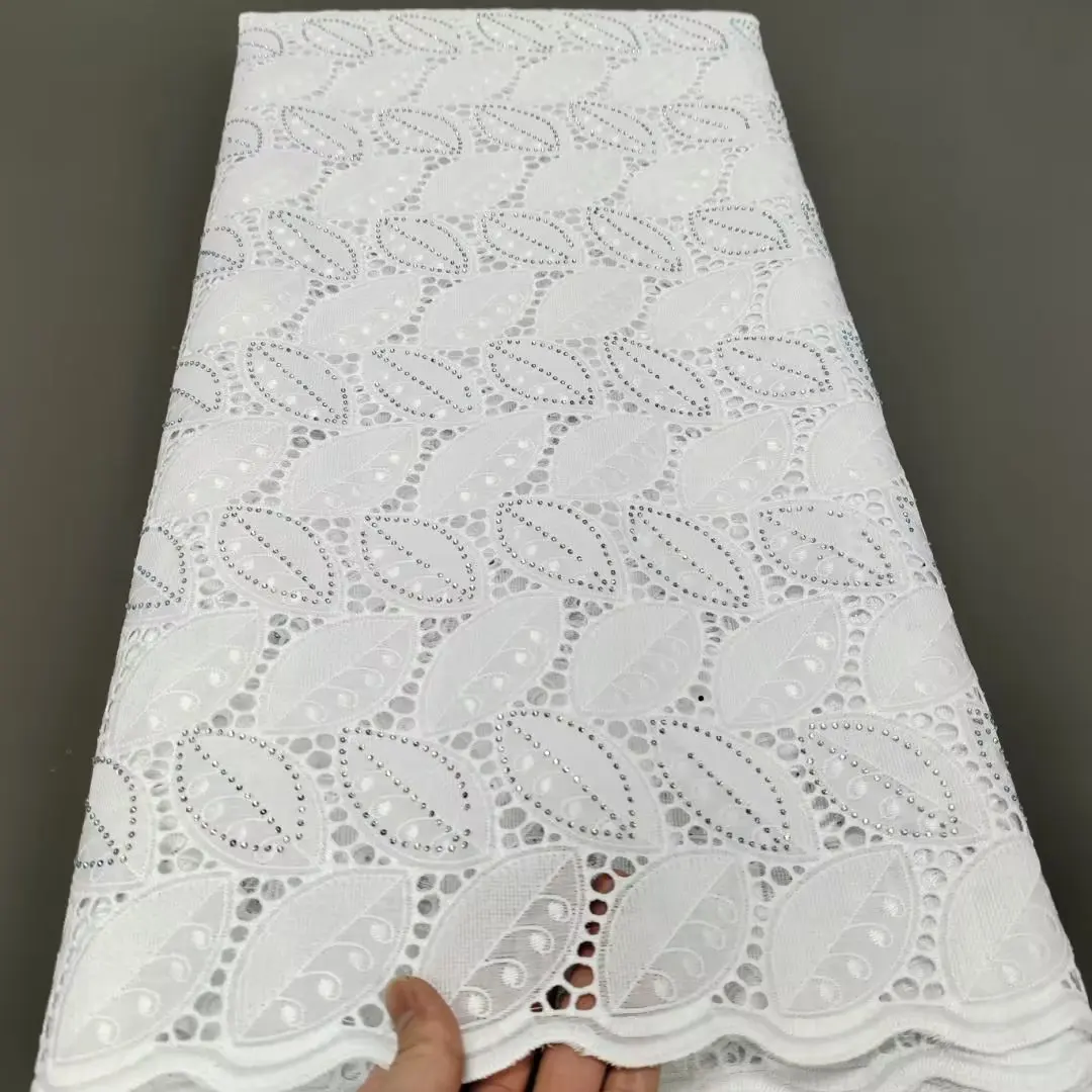 

Новейший дизайн, африканская кружевная ткань из 100% хлопка, 2023 Высококачественная чистая белая нигерийская вуаль Swis в Швейцарии