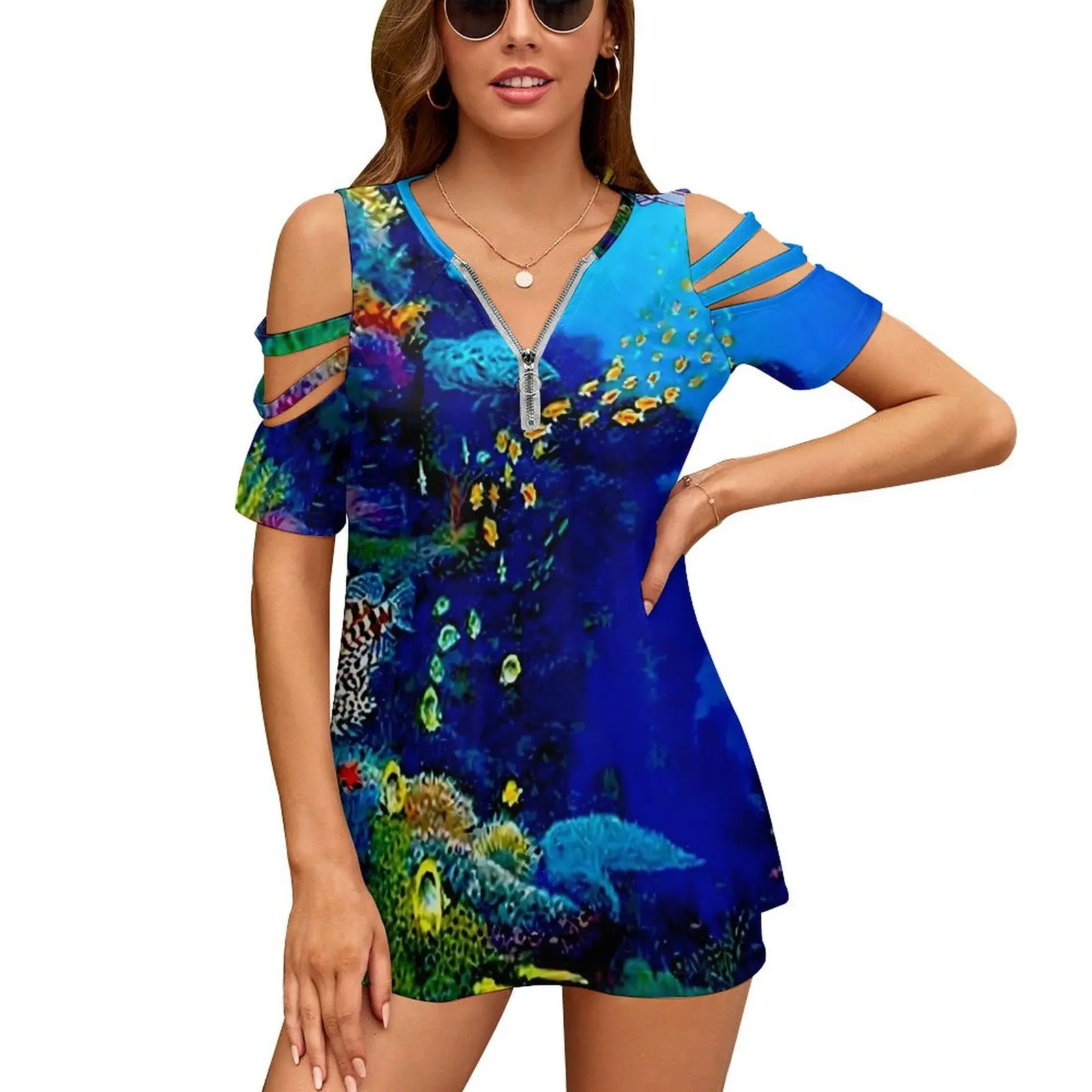 

Футболка женская оверсайз с глубоким V-образным вырезом и коротким рукавом