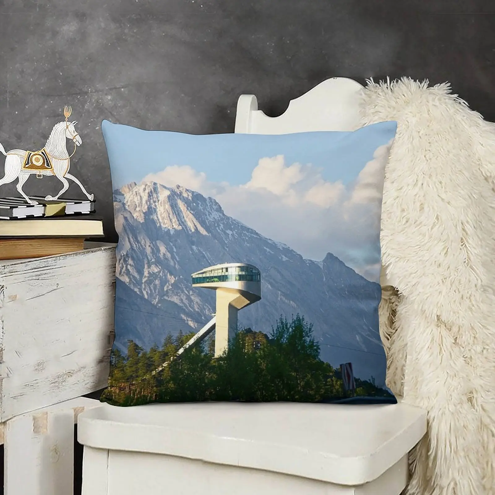 Декоративная Подушка-наволочка в стиле Скакалка-башня Инсбруке