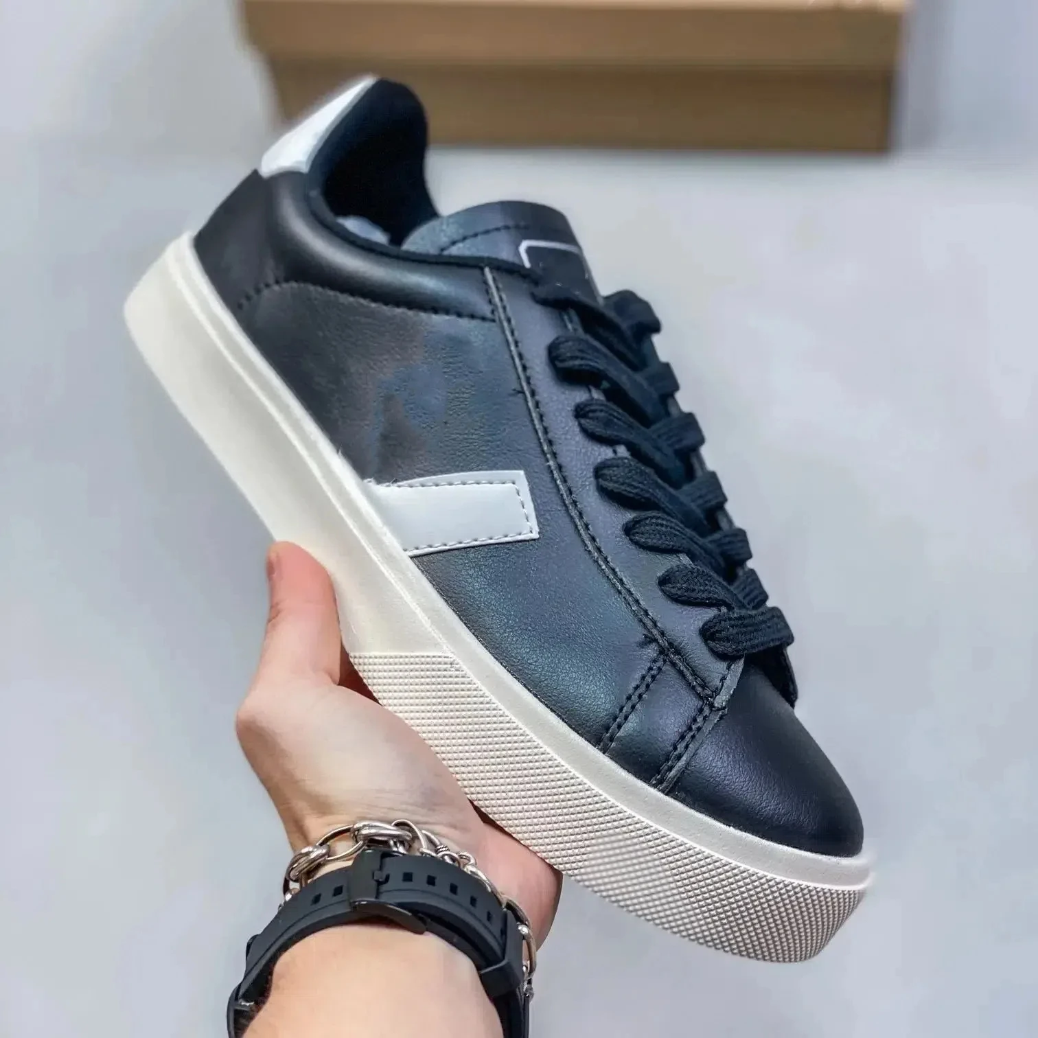 Новейшие брендовые женские и мужские кроссовки модные дышащие роскошные с