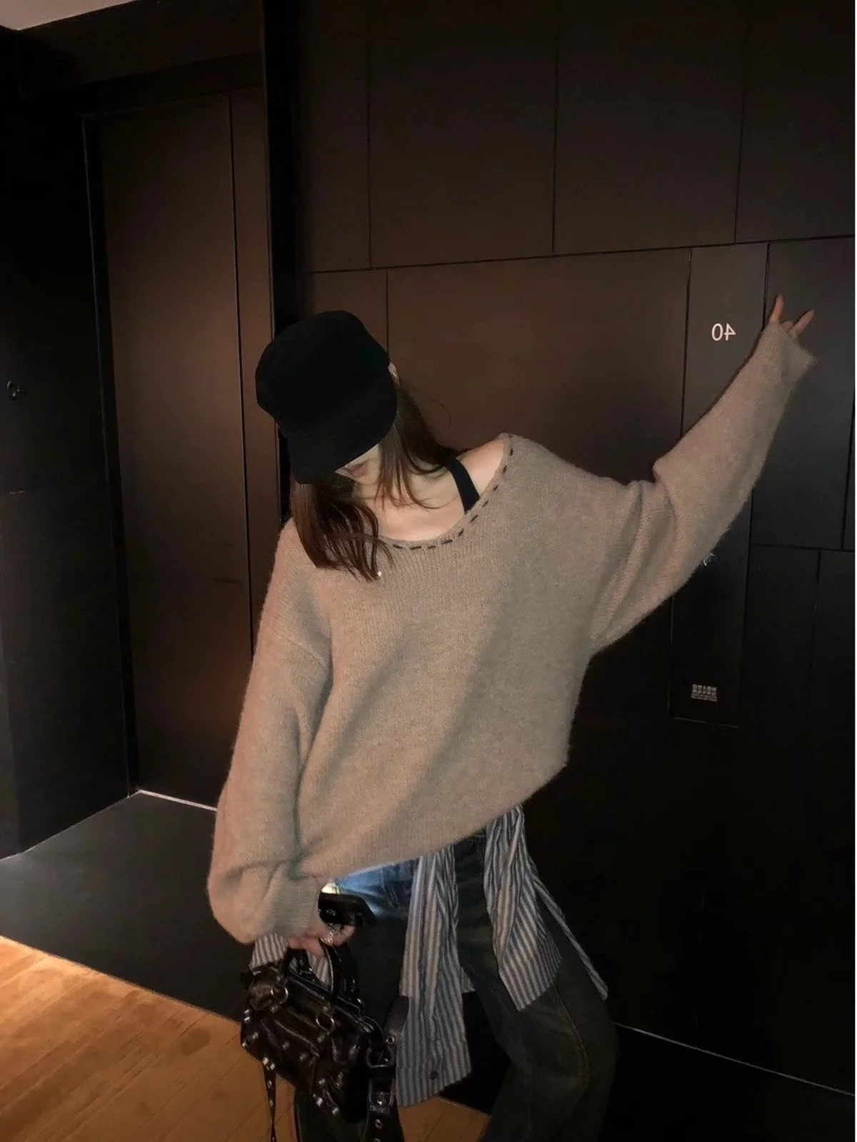 Негабаритный! Корейская серия пуловер с открытыми плечами бархатный свитер