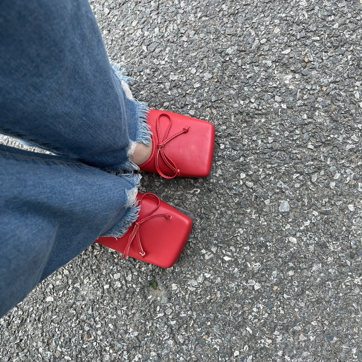 Туфли-лодочки из натуральной кожи на тонком металлическом каблуке с квадратным