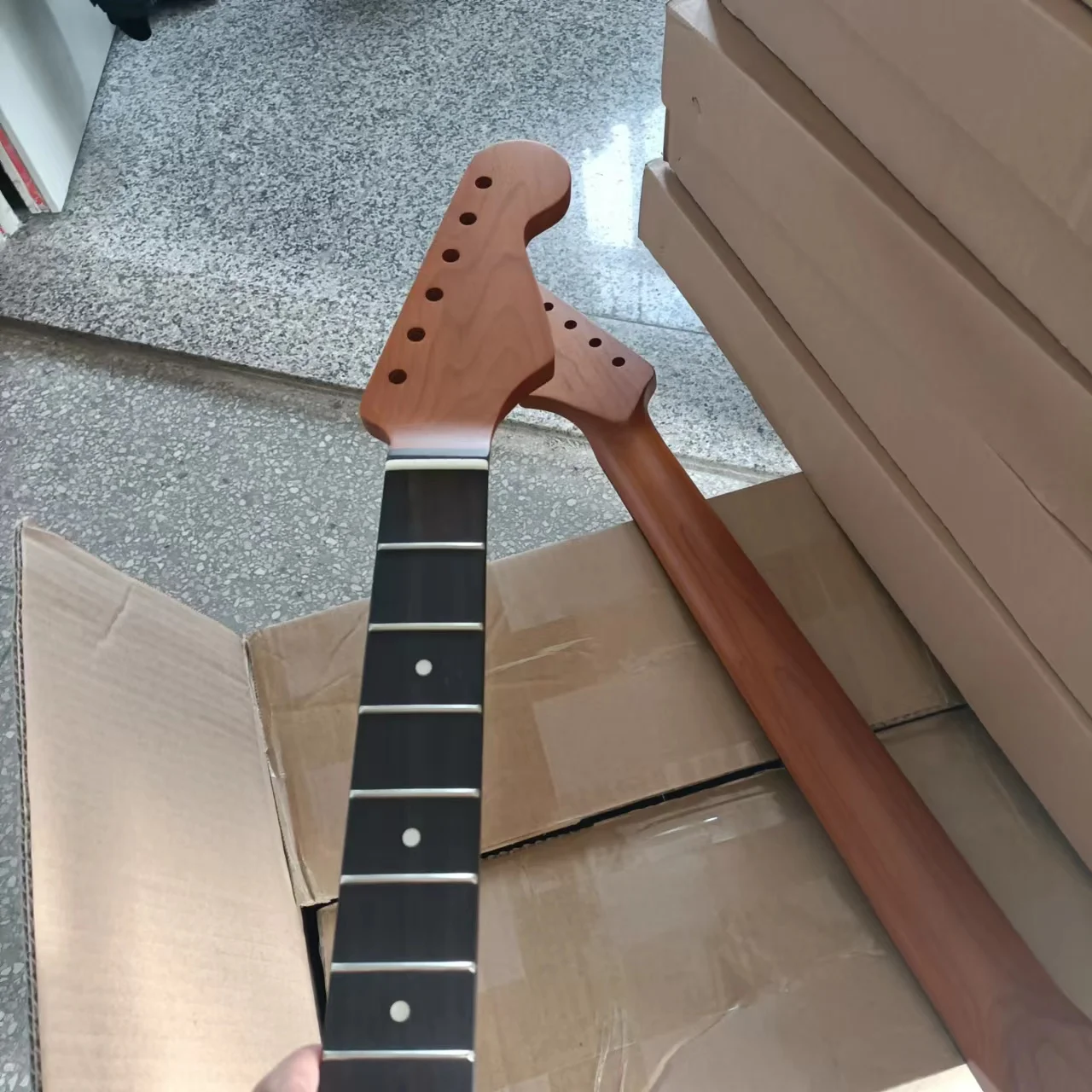 Popular Canadian roasted maple rosewood fretboard guitar handle Strat electric guitar neck 21 fret tail phillips screw adjust enlarge