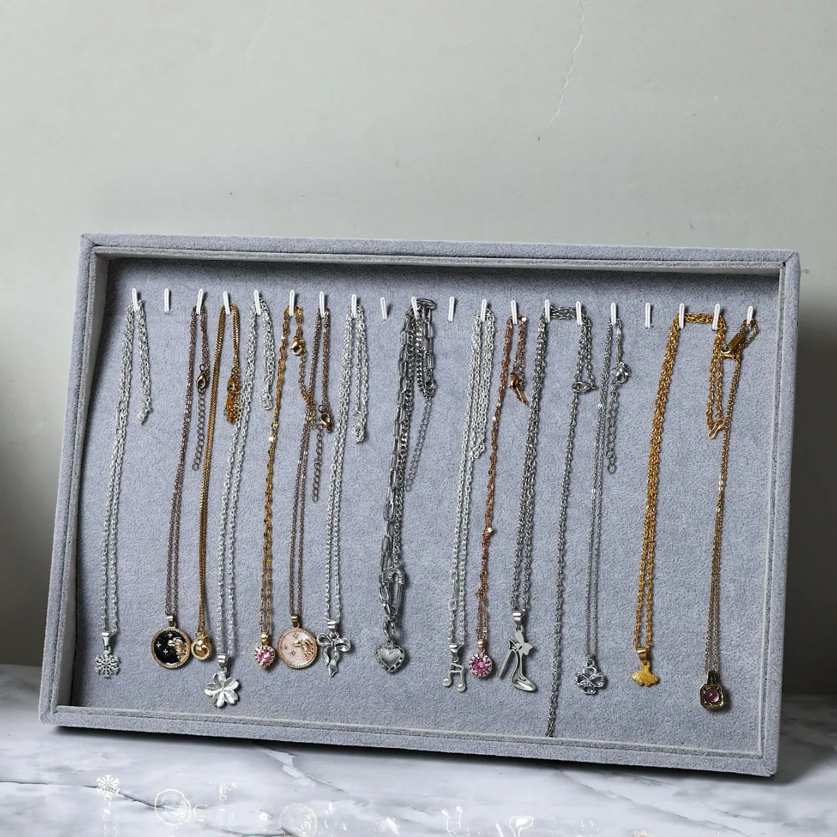 

Бархатный лоток для украшений