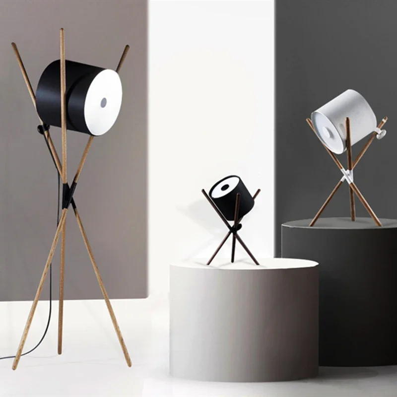 na sofę do salonu w stylu nordyckim. Lampa stołowa z czarnego orzecha. Kreatywny projektant. Lampka nocna sypialni