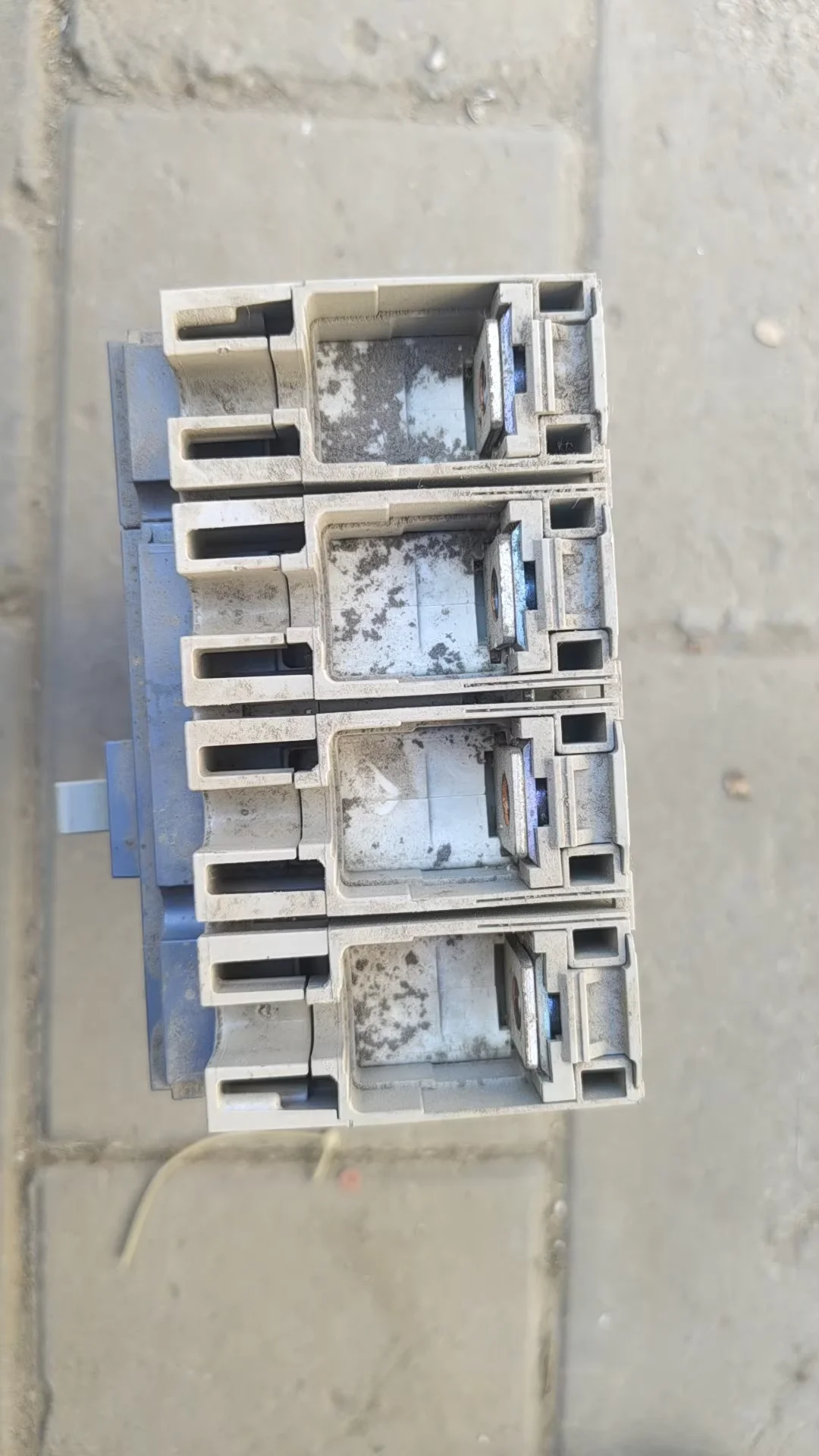 Выключатель утечки Schneider NSE160 N использовал функцию тестирования нормально