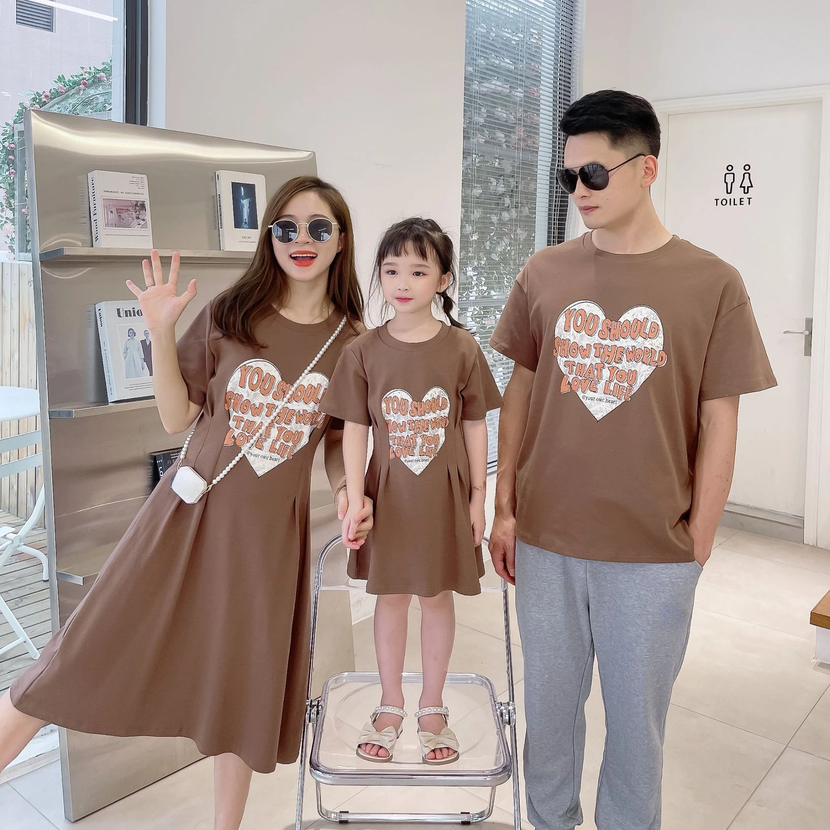 

Family Matching Clothes Father and Son T-shirt Equal Mom and Daughter Baby Girl Dresses Women's Dresses Parent-child Clothing