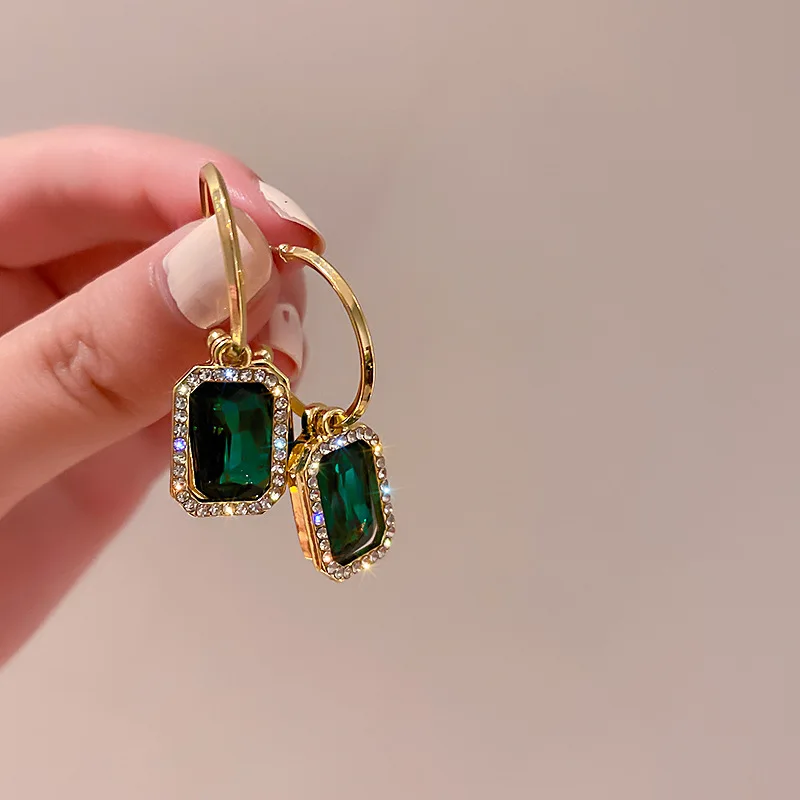 

Diamond-studded Elegant Square Emerald Earrings Light Luxury Artificial Green Gem Accessories