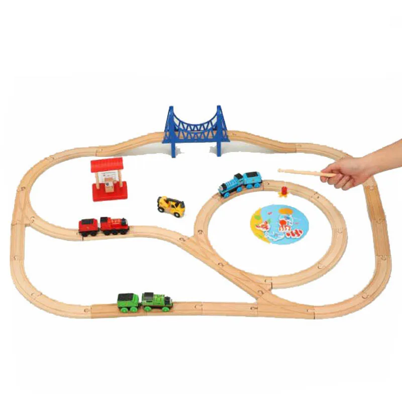 Рисунок 2 - Набор деревянных треков для поезда