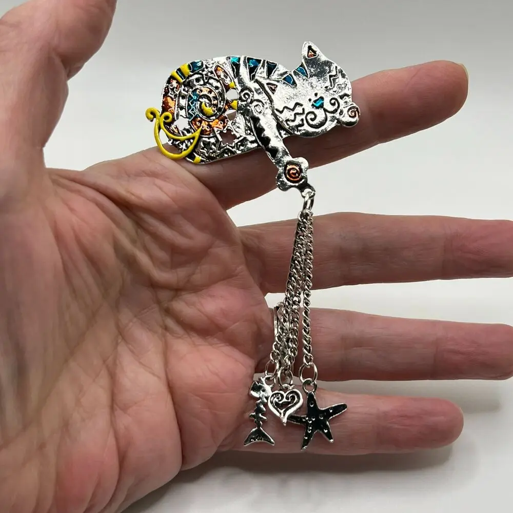 

Fashion Painted Sleeping Kitten Brooches for Girl Cartoon Cute Animal Enamel Pin Orange Cat Image Corsage Accessories