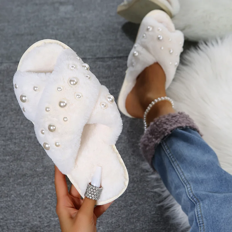 2022 European And American Fashion Autumn And Winter New Fuzzy Outdoor Flat Slippers For Women Warm Indoor Slippers For Women