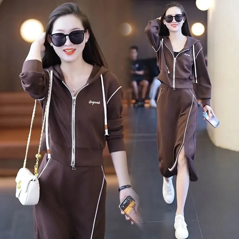 Женский костюм для отдыха короткий свитер на молнии с капюшоном и приталенное