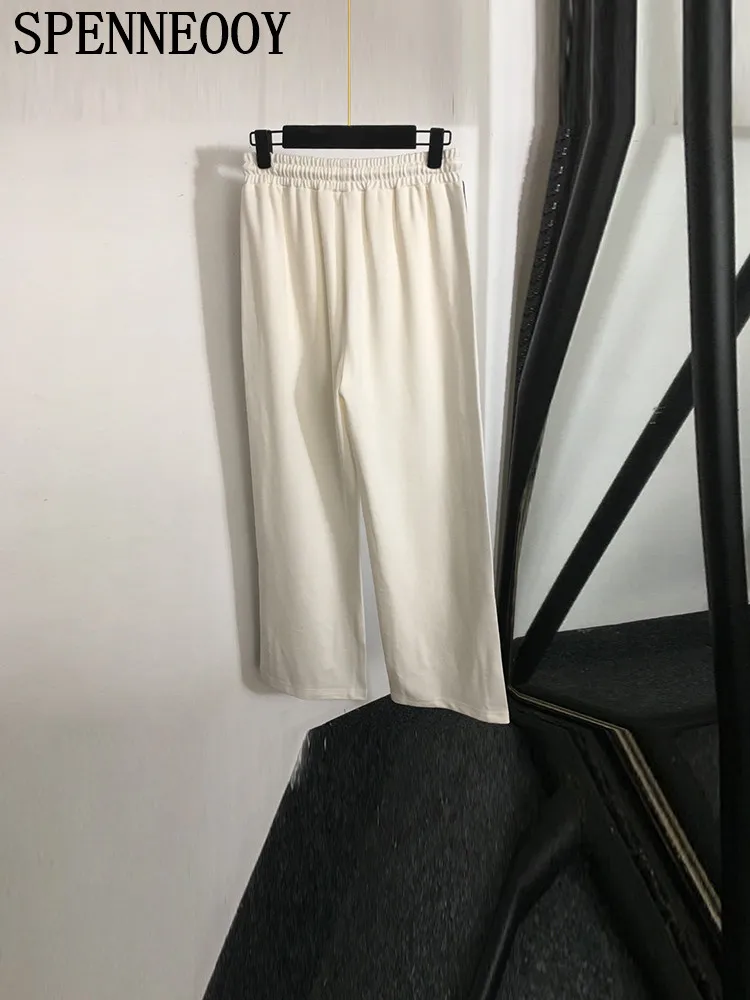 Женский брючный костюм с воротником-стойкой длинным рукавом и поясом