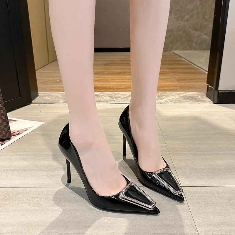 Элегантные черные туфли из лакированной кожи на высоком каблуке пикантные