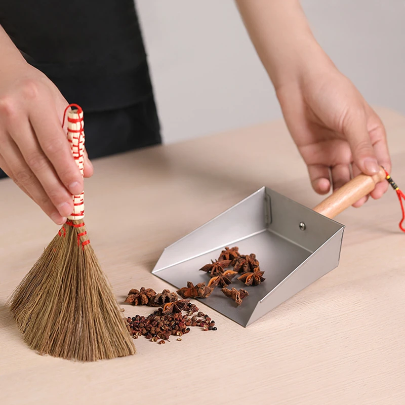 

Small Portable Broom Dustpan Set Table Cleaning Window Broom Combination Sweep Niniature Limpeza De Casa House Accessories