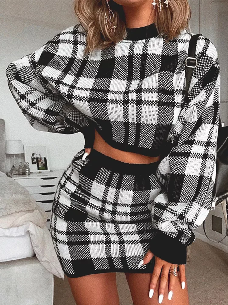 

Thorn Tree Women Summer Y2K Crochet Knitted 2 Piece Outfits Sexy Sleeveless Backless Tank Solid Crop Tops Mini Skirts Beach Sets