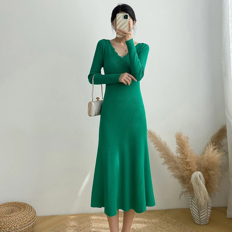 

Женское трикотажное платье-свитер с длинным рукавом и V-образным вырезом