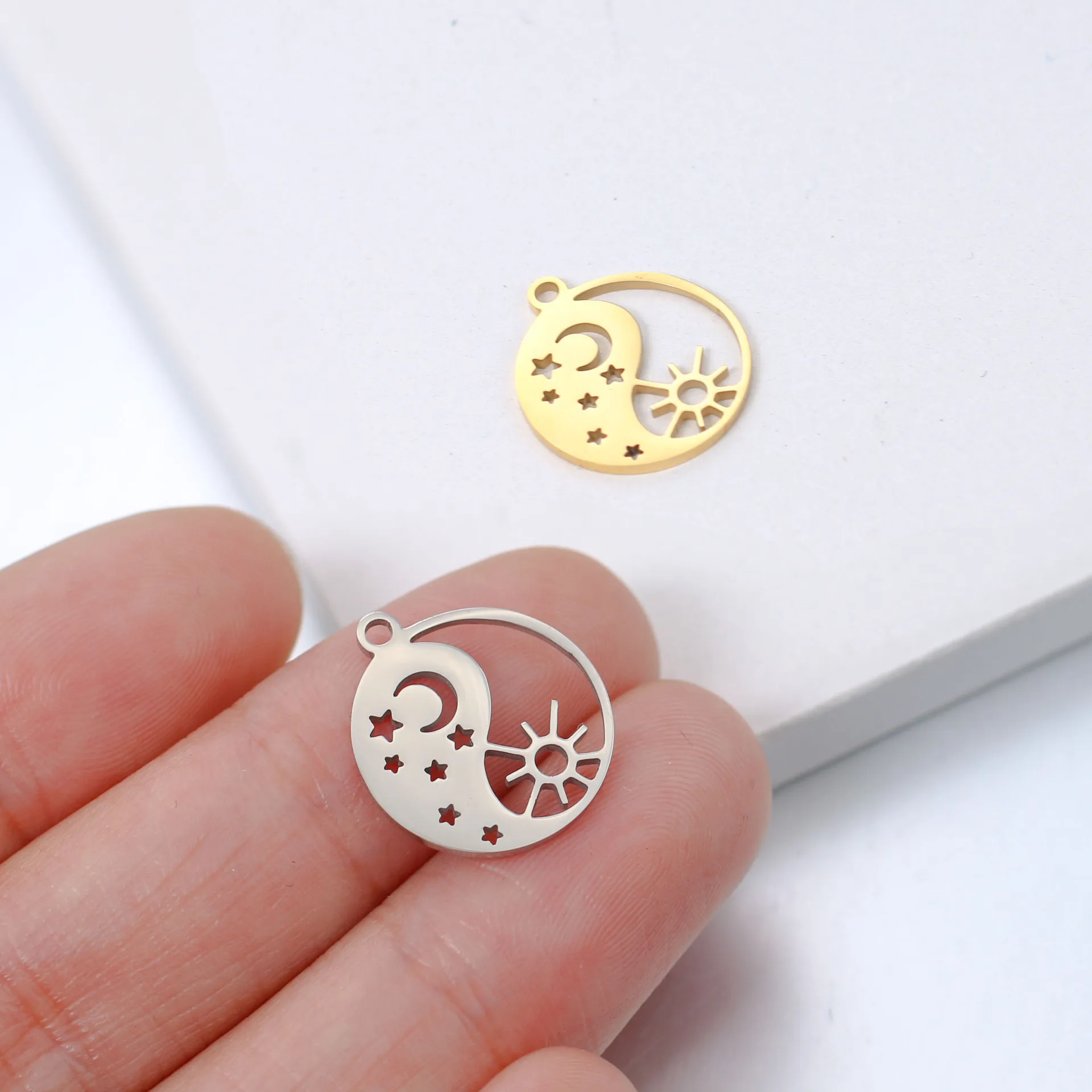 

5Pcs/Lot Stainless Steel Charms Tai Chi Yin Yang Charm Hollow Taiji Eight Diagrams Sun&Moon Pendant for Jewelry Making Supplies